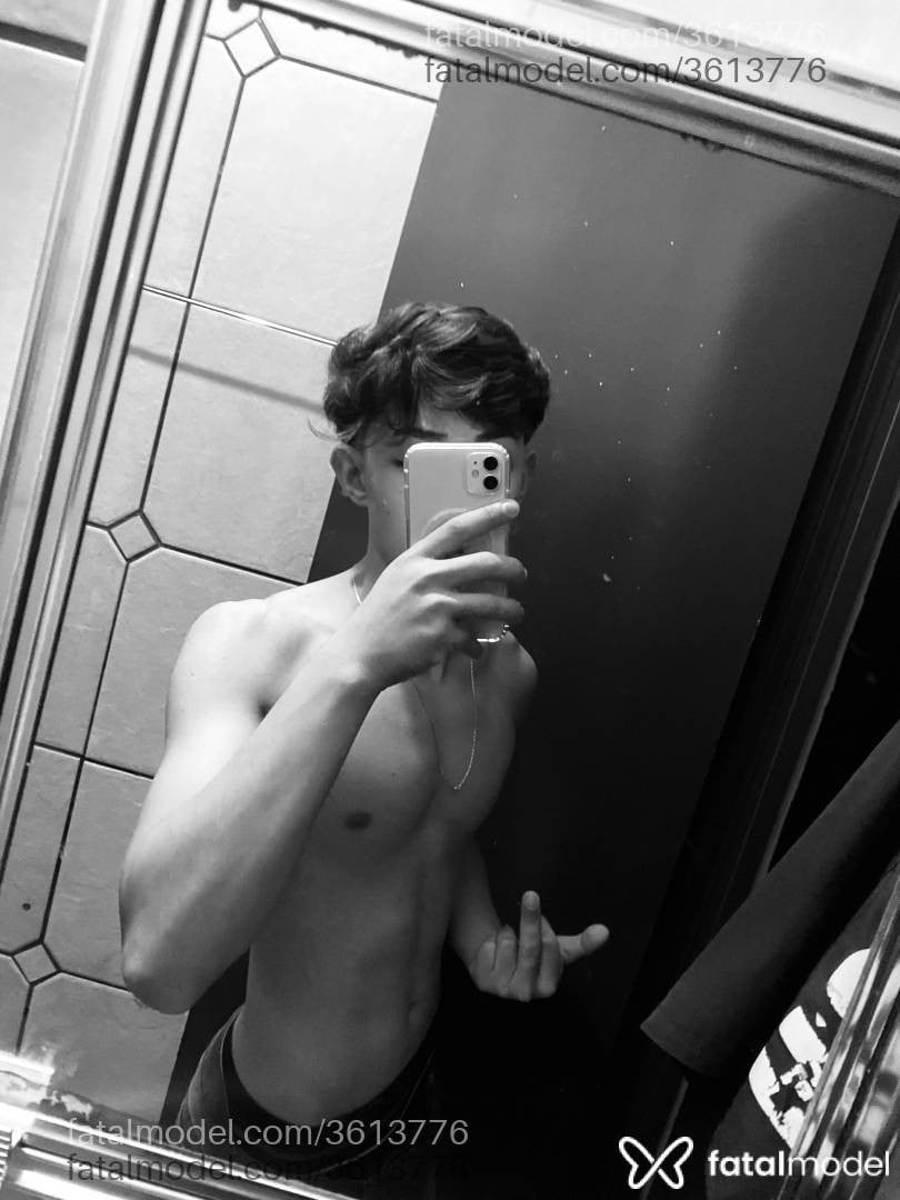Acompanhante homem com cabelo castanho de olhos castanhos - Pablo