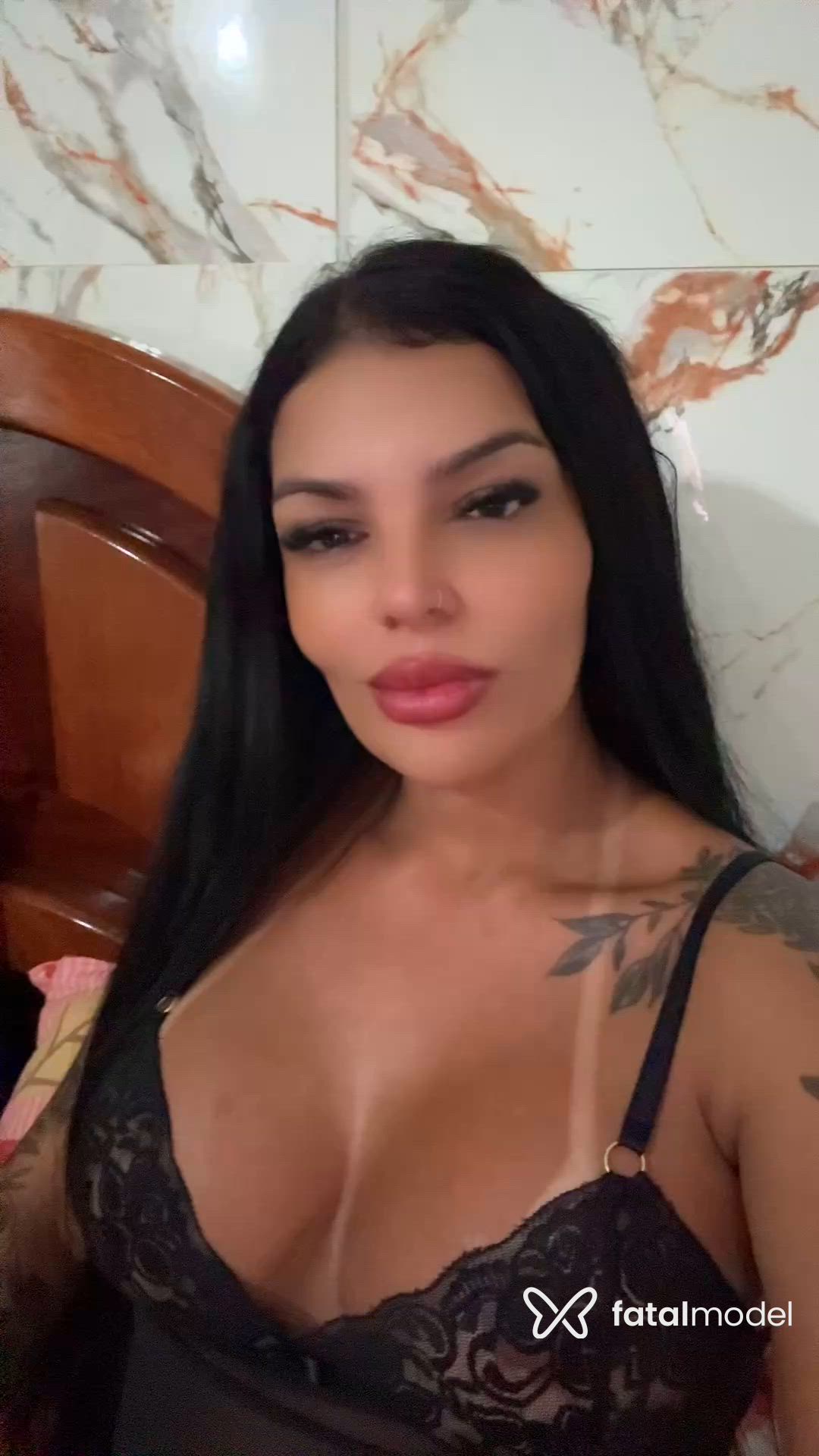 Acompanhante mulher morena (o) de olhos pretos - Jadde