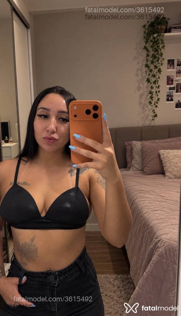 Acompanhante mulher com cabelo castanho de olhos castanhos - Tamiriz Ventura