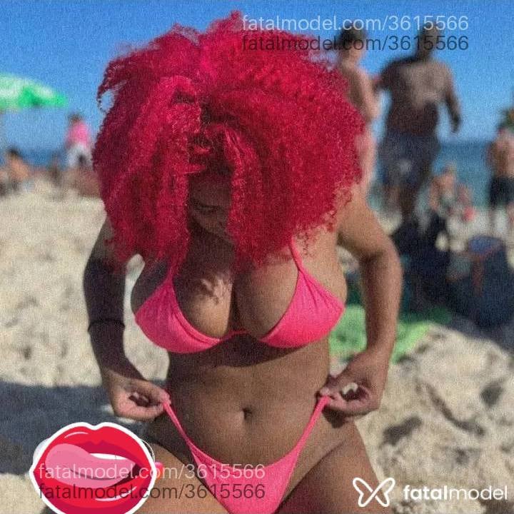 Acompanhante mulher com cabelo castanho de olhos castanhos - Cecília