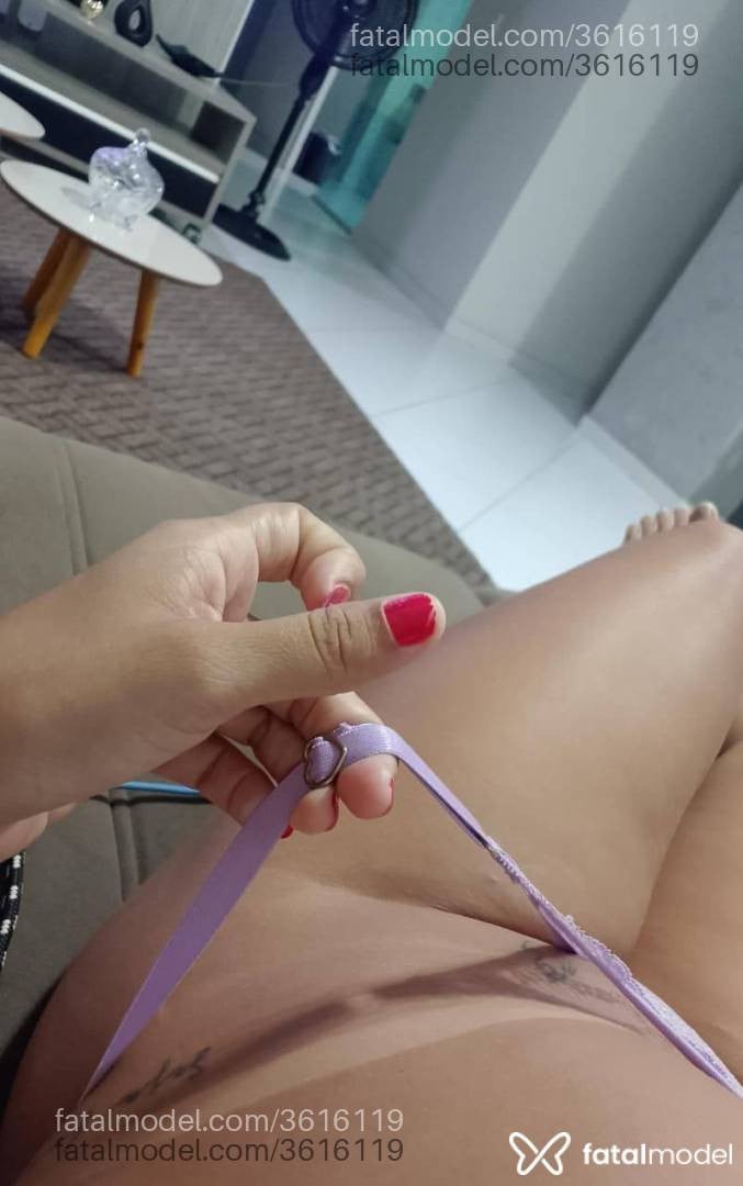 Acompanhante mulher com cabelo castanho de olhos mel - Taynara