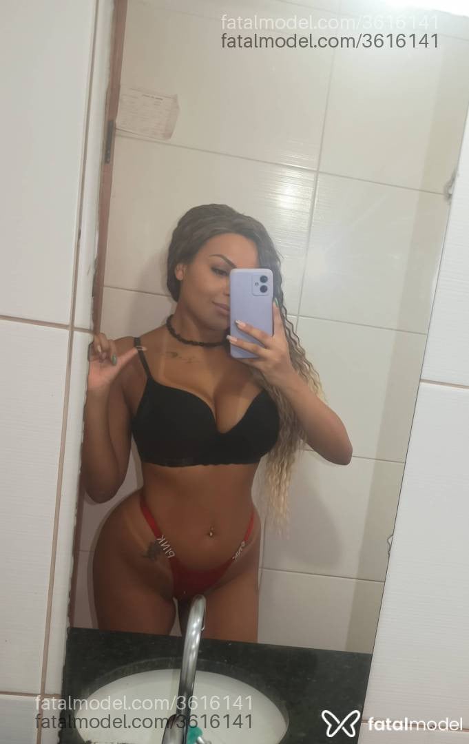 Acompanhante mulher loira (o) de olhos castanhos - Jessica