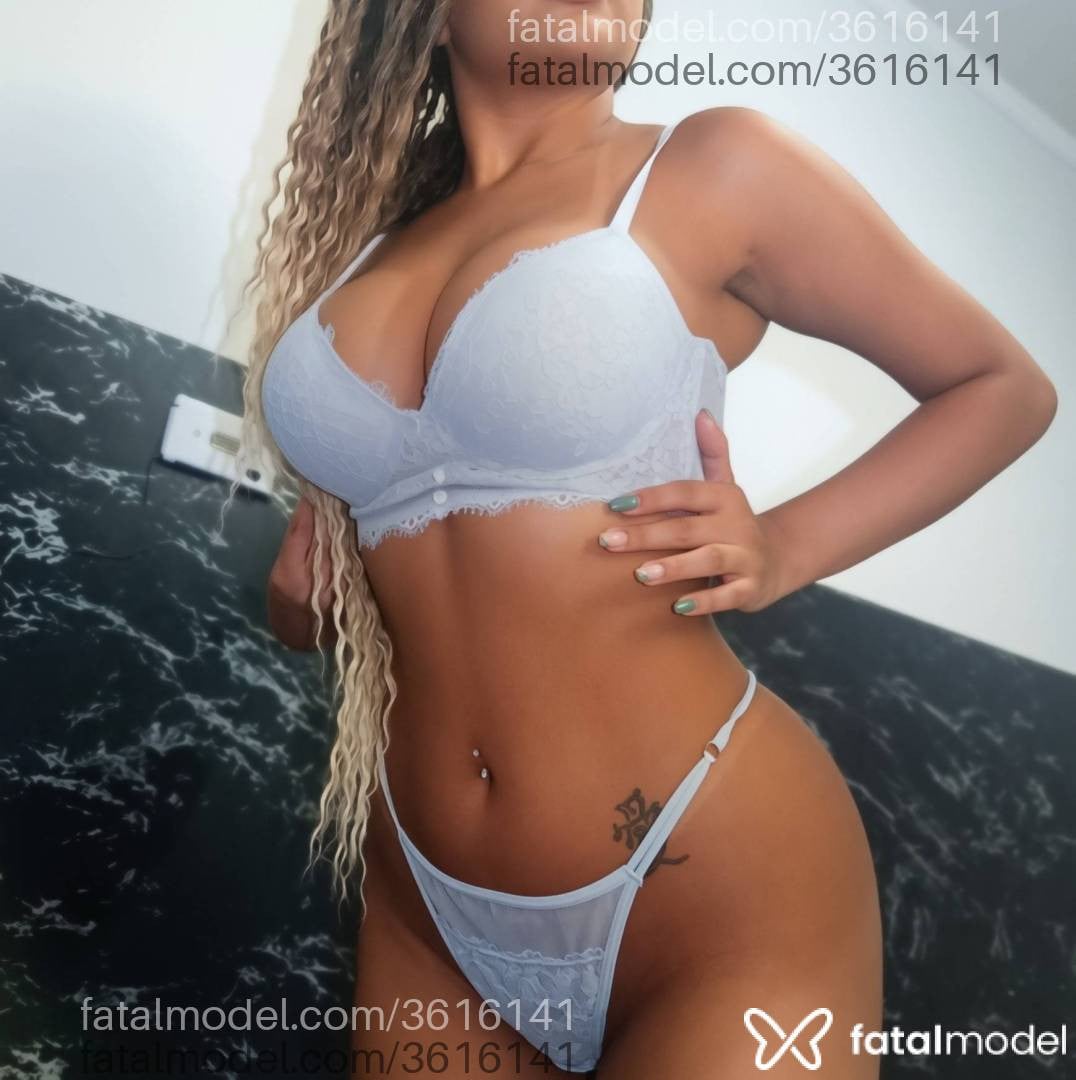 Acompanhante mulher loira (o) de olhos castanhos - Jessica