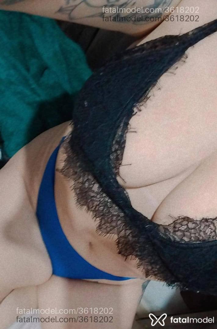 Acompanhante mulher morena (o) de olhos pretos - Ayumi