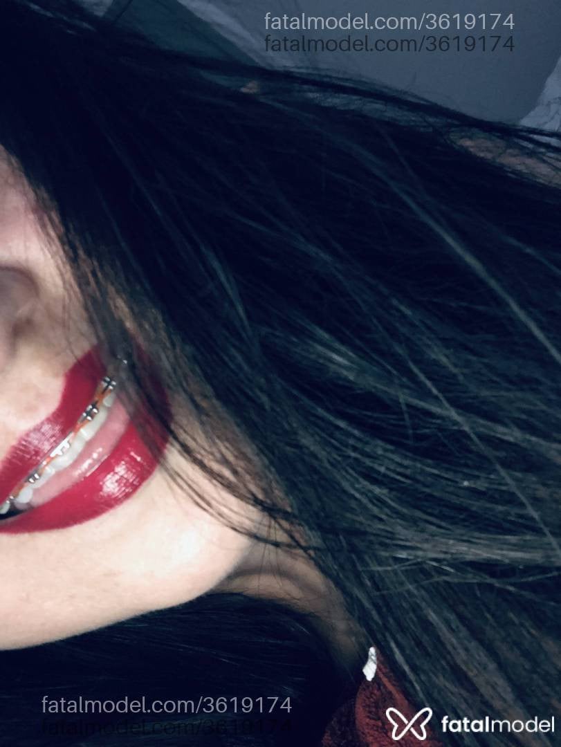 Acompanhante mulher com cabelo castanho de olhos castanhos - Isabela Fontinelli