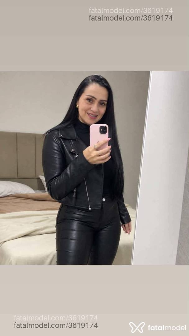 Acompanhante mulher com cabelo castanho de olhos castanhos - Isabela Fontinelli