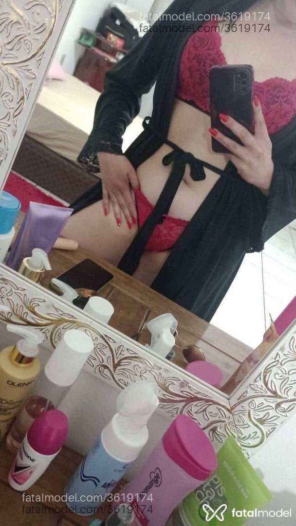 Acompanhante mulher com cabelo castanho de olhos castanhos - Isabela Fontinelli