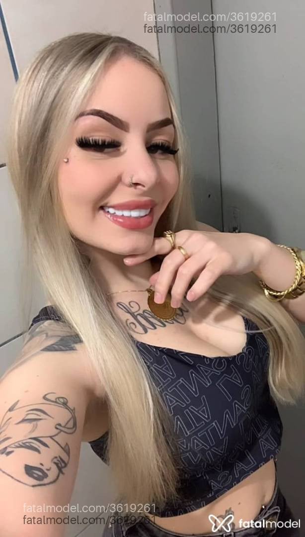 Acompanhante mulher loira (o) de olhos castanhos - Lauane Freitas