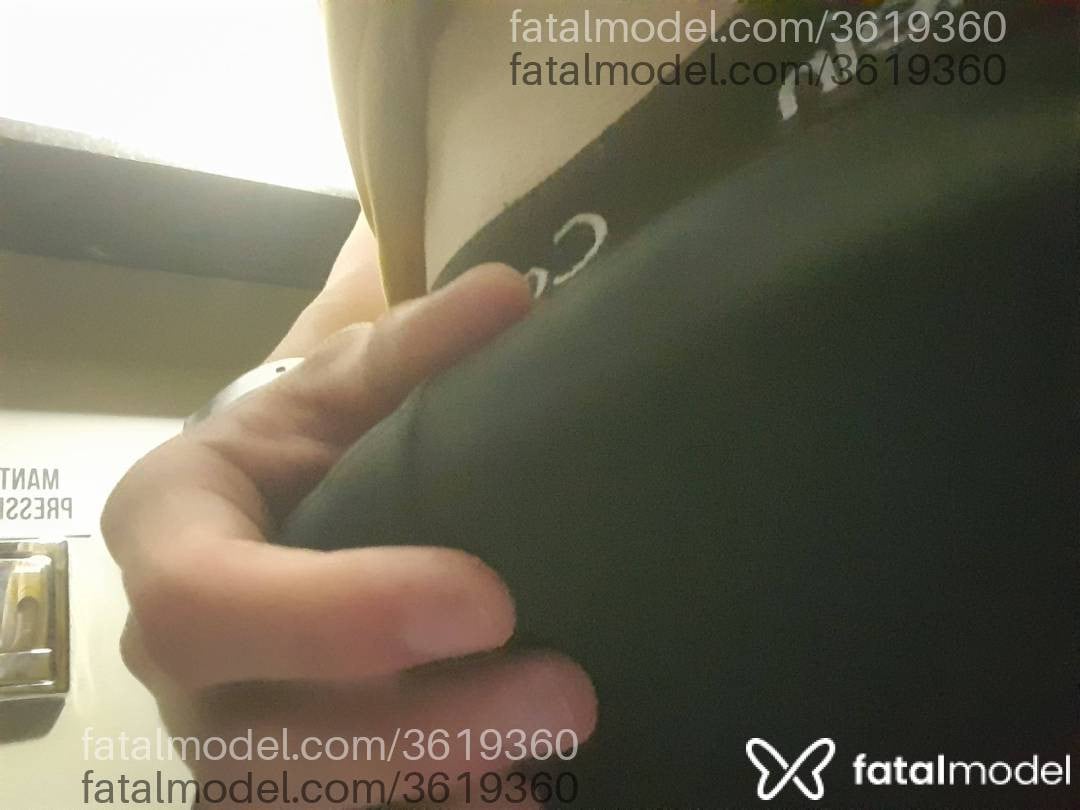 Acompanhante homem com cabelo castanho de olhos pretos - Novinhobr