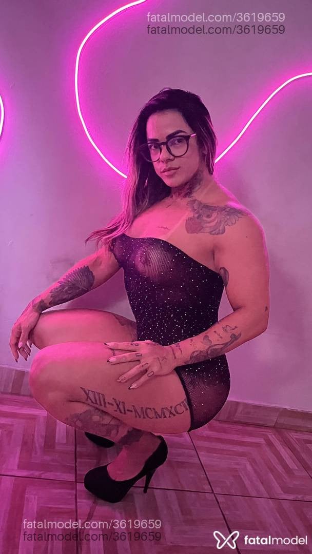 Acompanhante mulher loira (o) de olhos pretos - Bruna Nascimento
