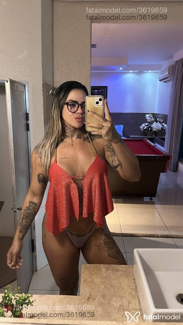 Acompanhante mulher loira (o) de olhos pretos - Bruna Nascimento