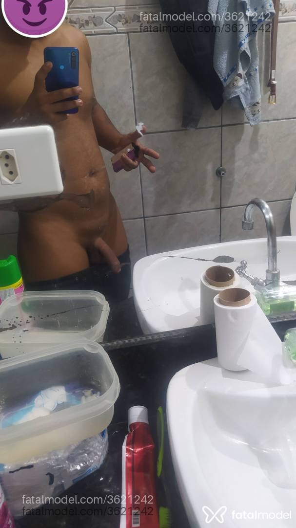 Acompanhante homem morena (o) de olhos castanhos - Sousazka