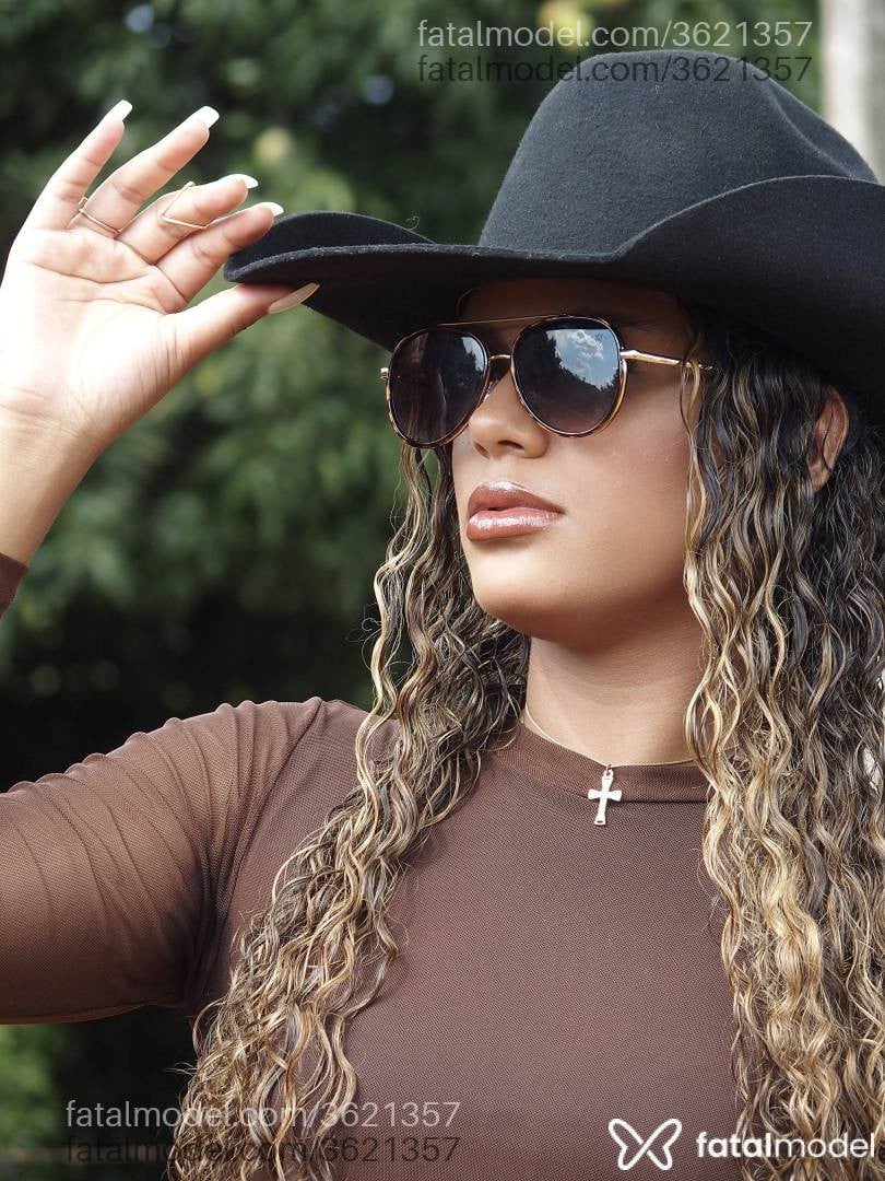 Acompanhante mulher morena (o) de olhos pretos - Kimmie Bellarie