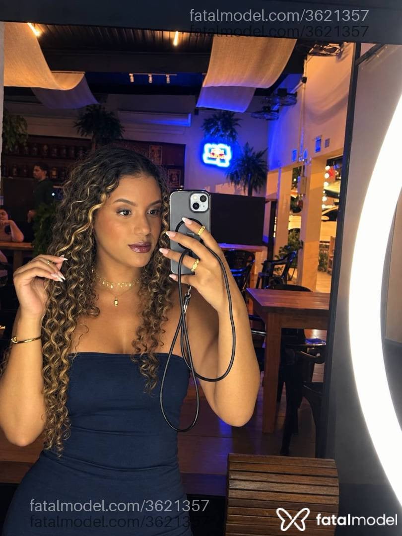 Acompanhante mulher morena (o) de olhos pretos - Kimmie Bellarie
