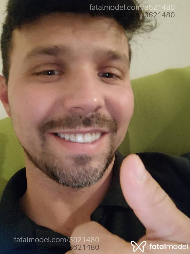Acompanhante homem com cabelo castanho de olhos mel - Maykon