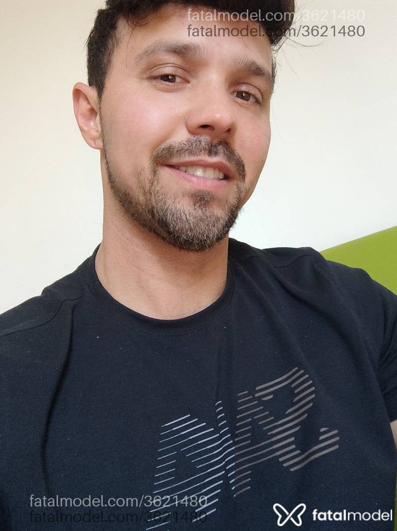 Acompanhante homem com cabelo castanho de olhos mel - Maykon