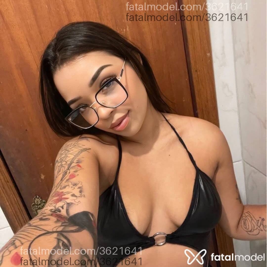 Acompanhante mulher com cabelo castanho de olhos mel - Karoline Santos