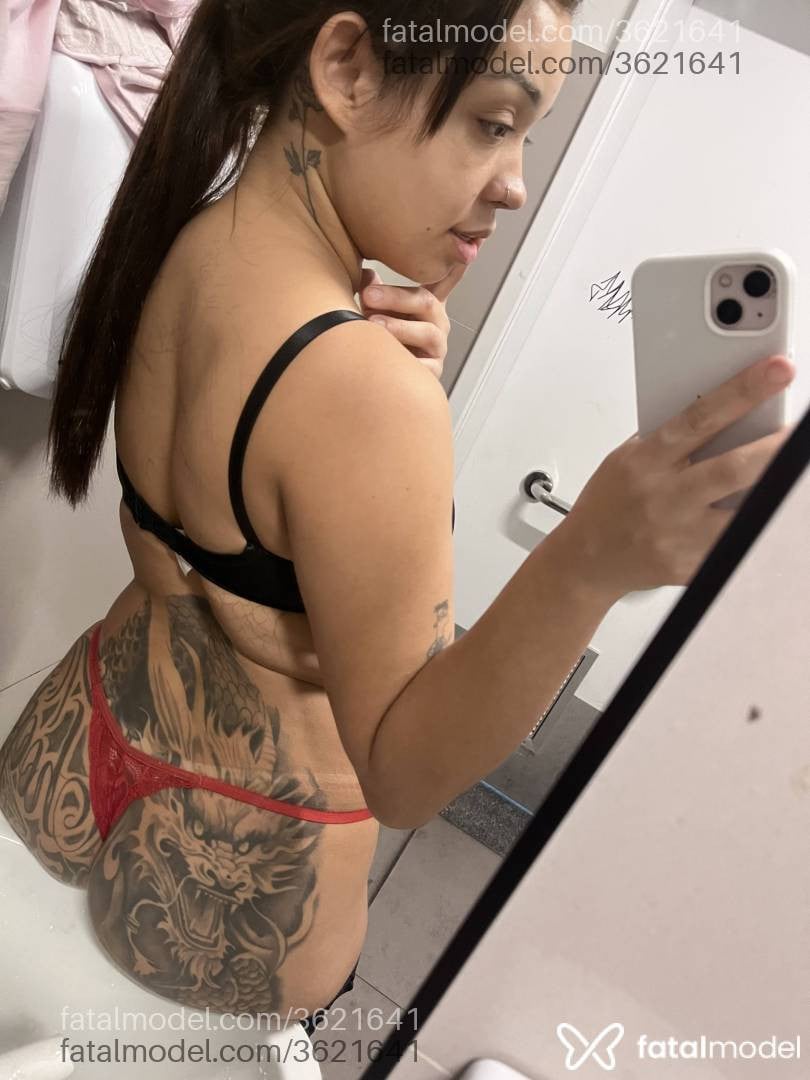 Acompanhante mulher com cabelo castanho de olhos mel - Karoline Santos