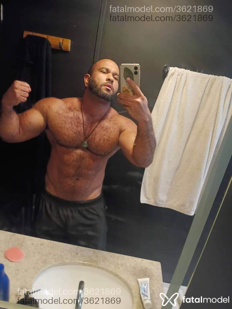 Acompanhante homem morena (o) de olhos pretos - Cariocagiga