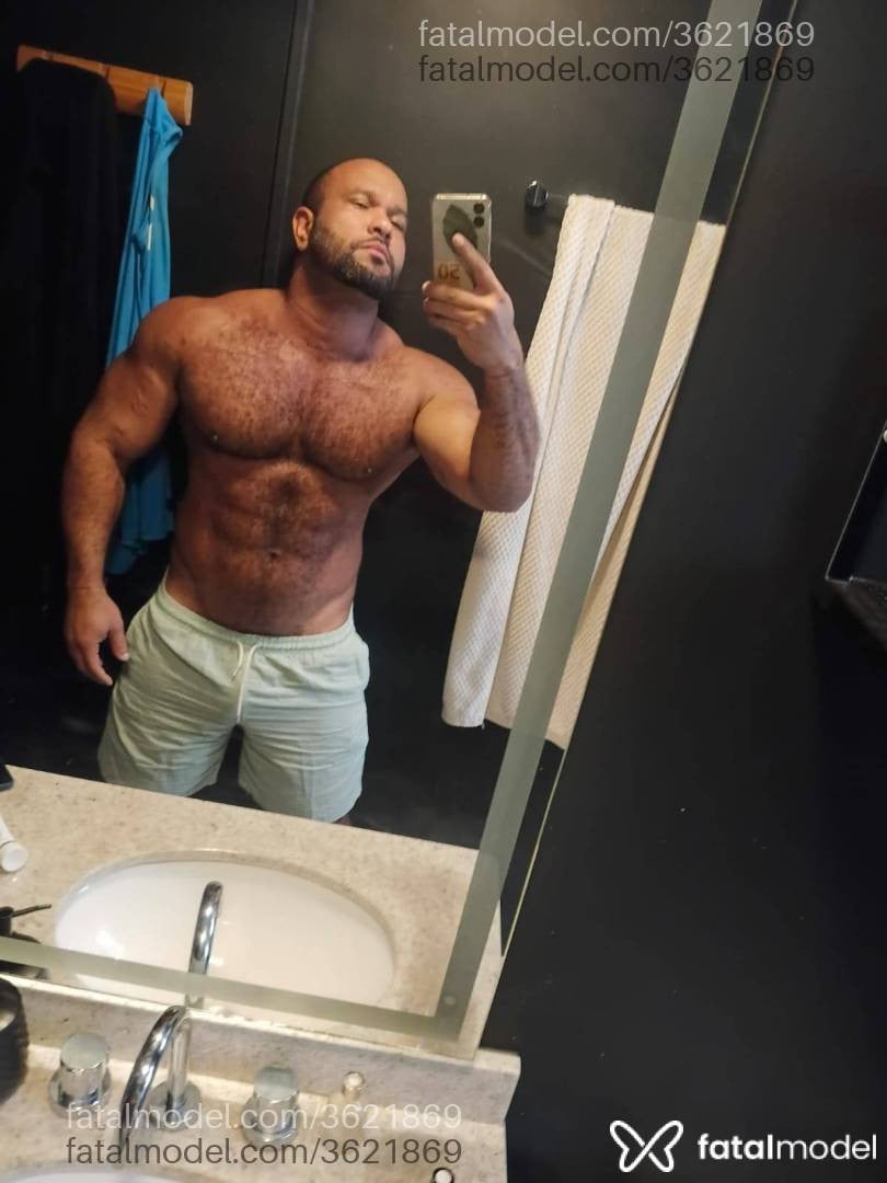 Acompanhante homem morena (o) de olhos pretos - Cariocagiga