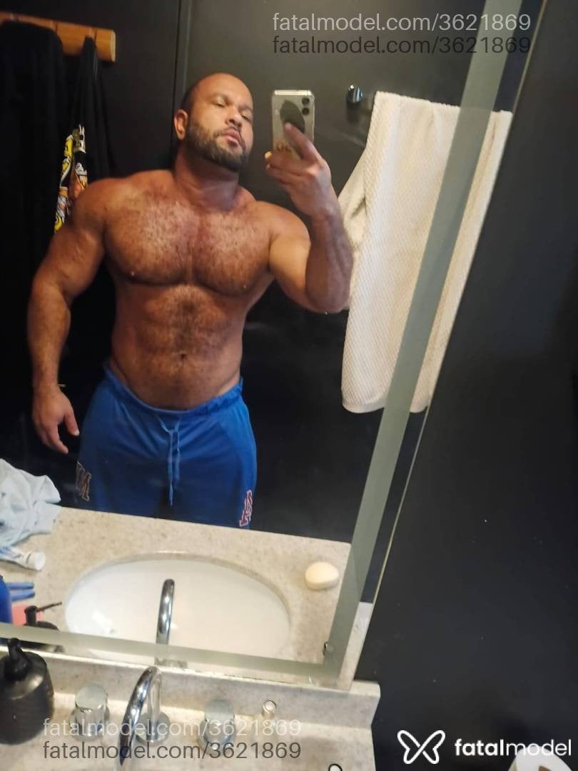 Acompanhante homem morena (o) de olhos pretos - Cariocagiga