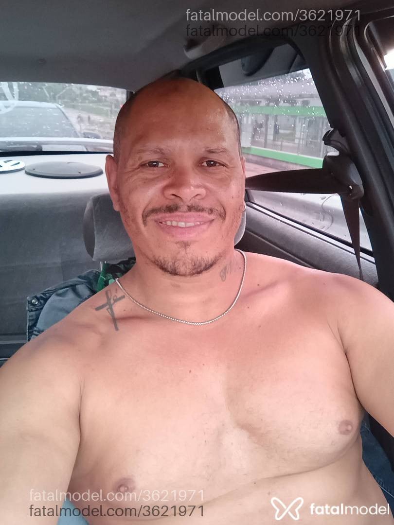 Acompanhante homem sem cabelo de olhos castanhos - Toddy