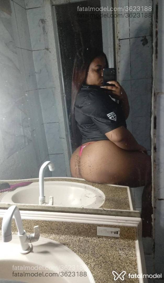 Acompanhante mulher morena (o) de olhos pretos - Morena