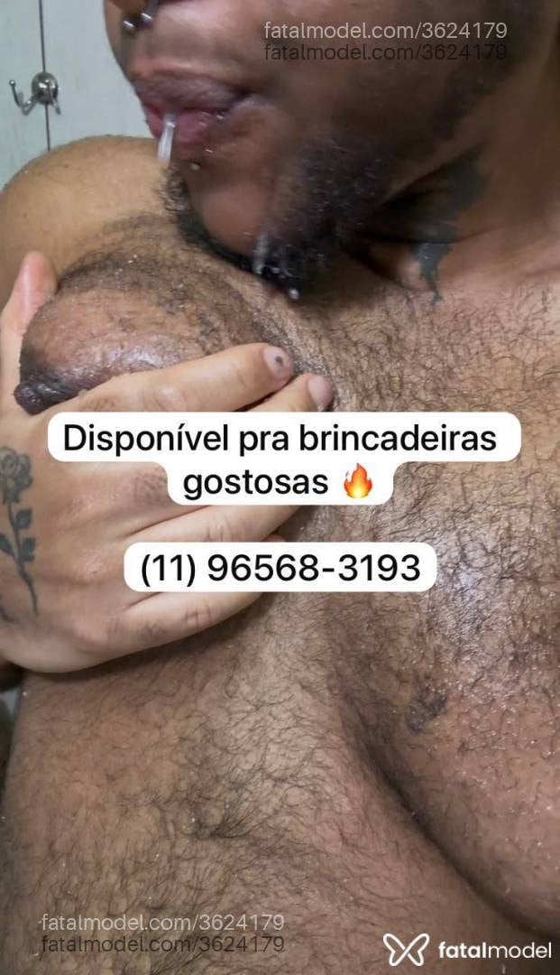 Acompanhante não-binário ruiva (o) de olhos castanhos - FTM Lord Morfeu