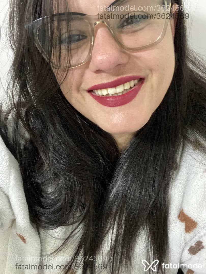 Acompanhante mulher morena (o) de olhos pretos - Chelly
