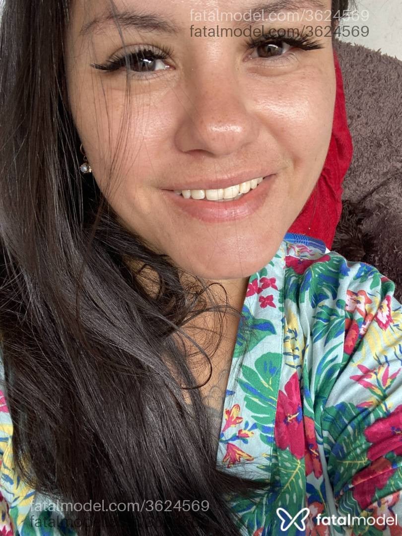 Acompanhante mulher morena (o) de olhos pretos - Chelly