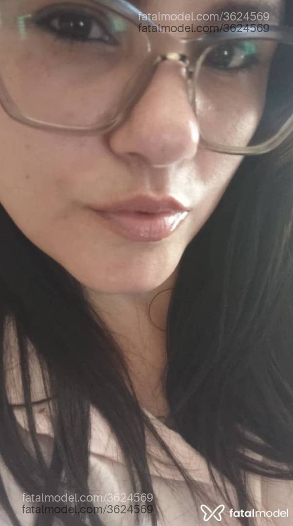 Acompanhante mulher morena (o) de olhos pretos - Chelly