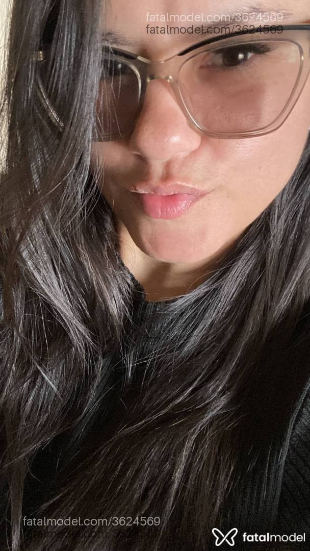 Acompanhante mulher morena (o) de olhos pretos - Chelly