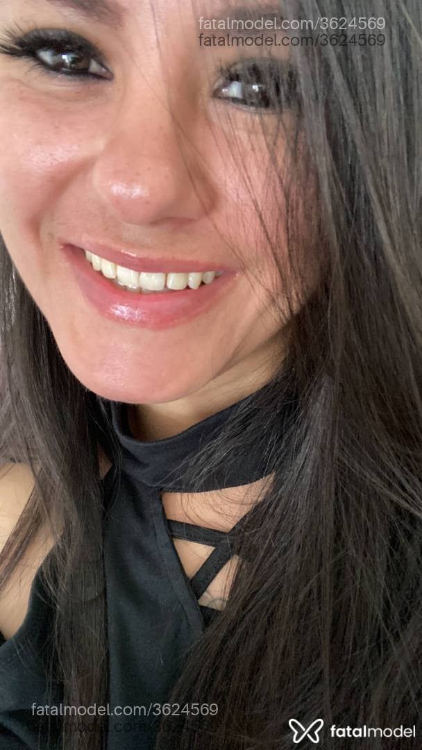 Acompanhante mulher morena (o) de olhos pretos - Chelly