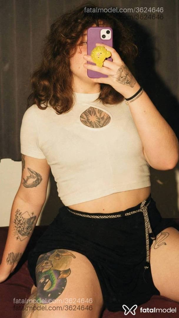 Acompanhante mulher loira (o) de olhos verdes - Jade Falaska