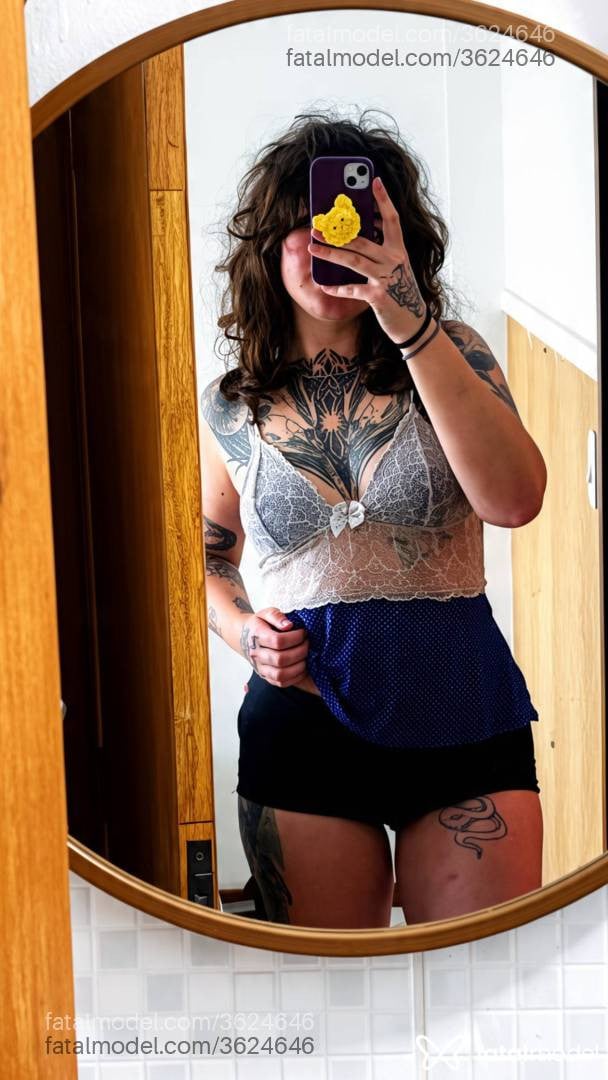 Acompanhante mulher loira (o) de olhos verdes - Jade Falaska