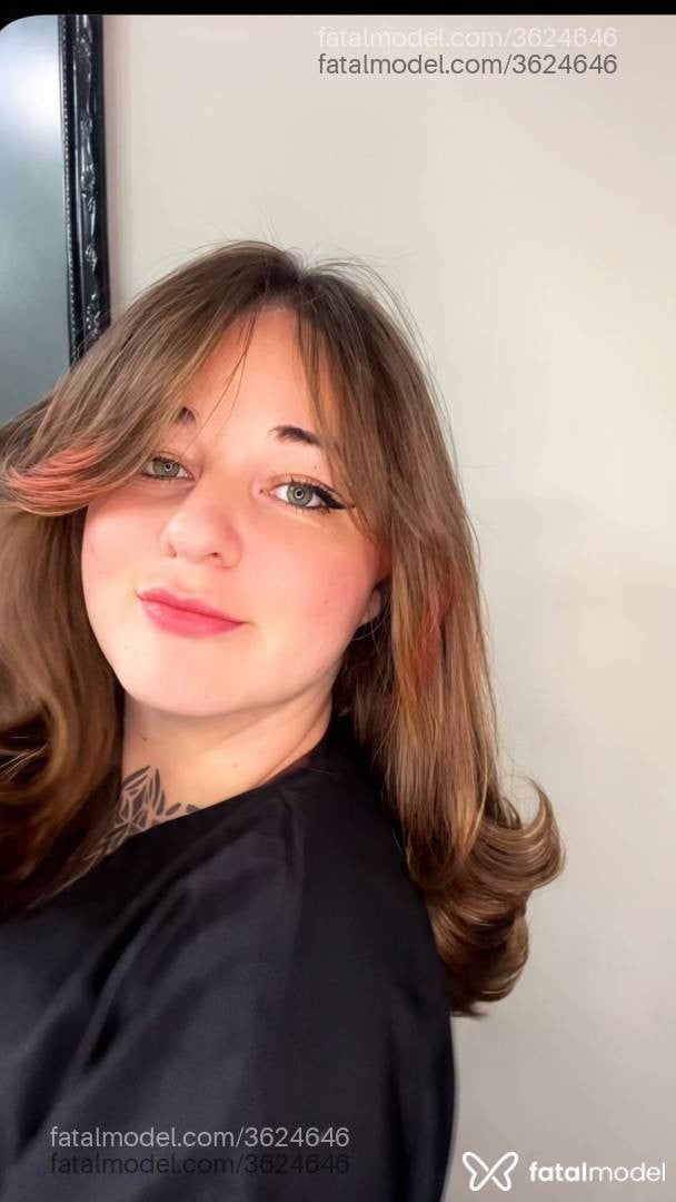 Acompanhante mulher loira (o) de olhos verdes - Jade Falaska