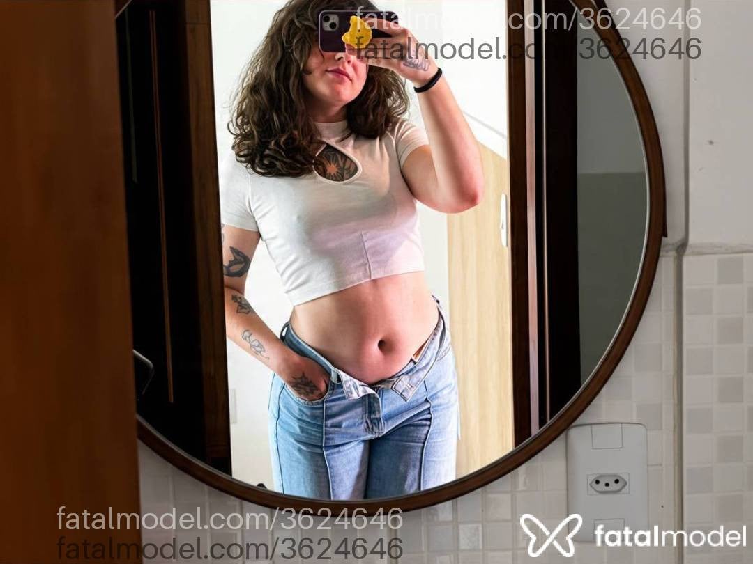 Acompanhante mulher loira (o) de olhos verdes - Jade Falaska