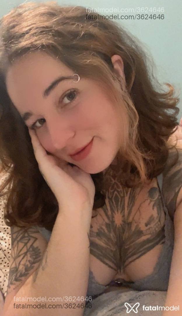 Acompanhante mulher loira (o) de olhos verdes - Jade Falaska