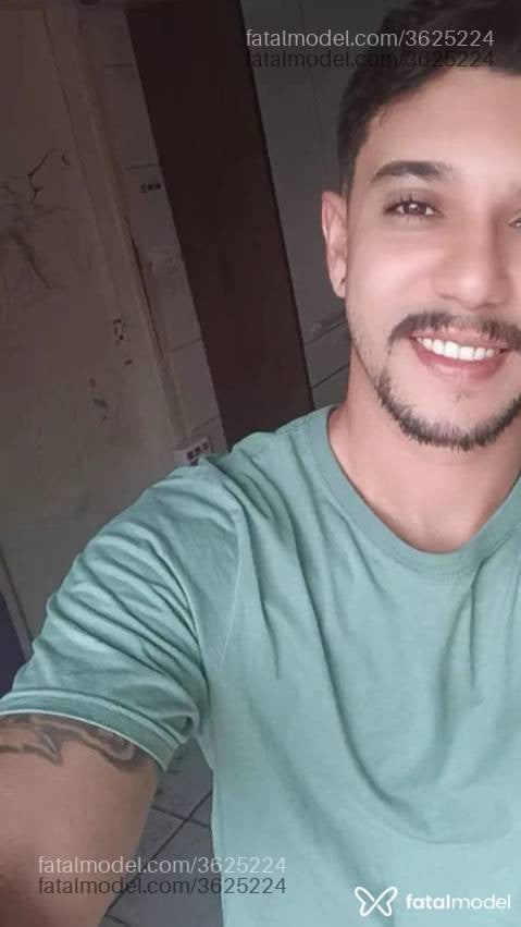 Acompanhante homem com cabelo castanho de olhos castanhos - Marcelo