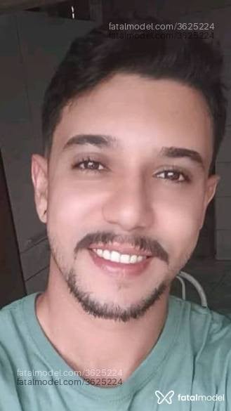 Acompanhante homem com cabelo castanho de olhos castanhos - Marcelo