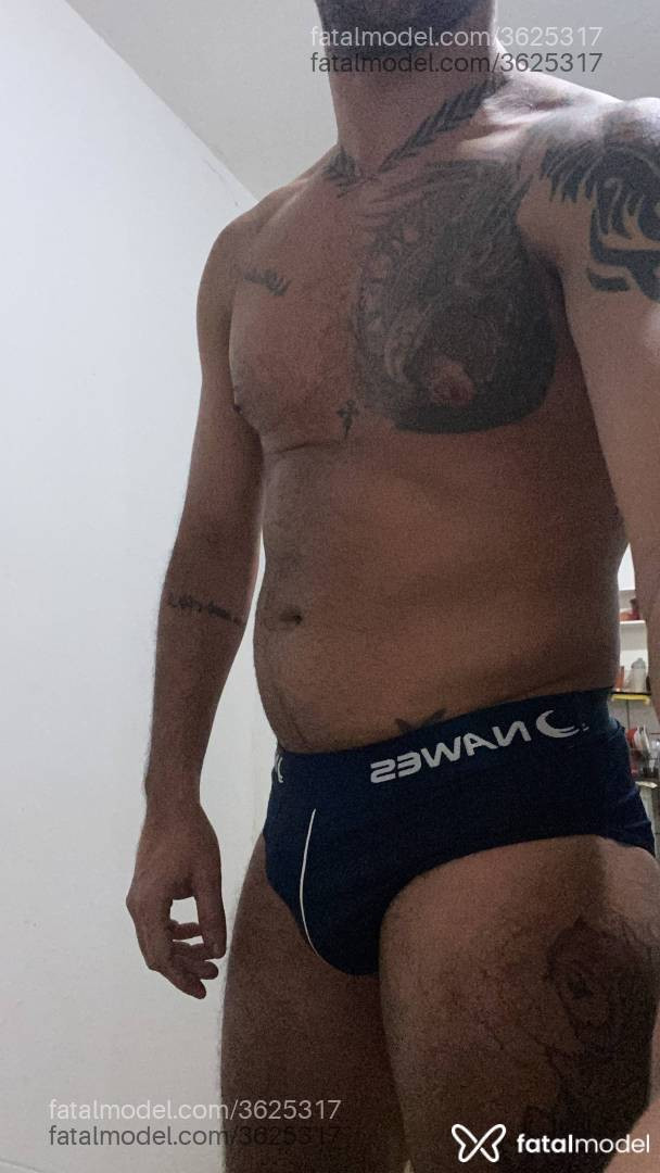 Acompanhante homem morena (o) de olhos castanhos - Tatuadosfdo