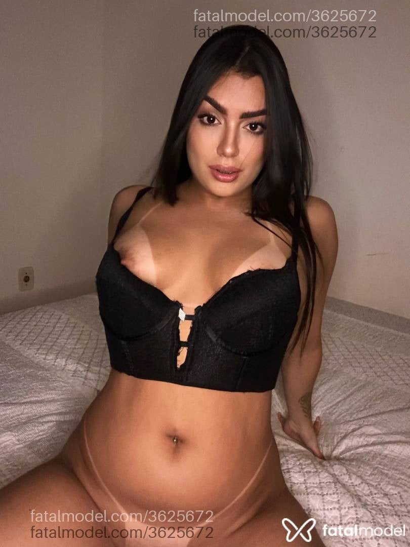 Acompanhante mulher morena (o) de olhos castanhos - Selena