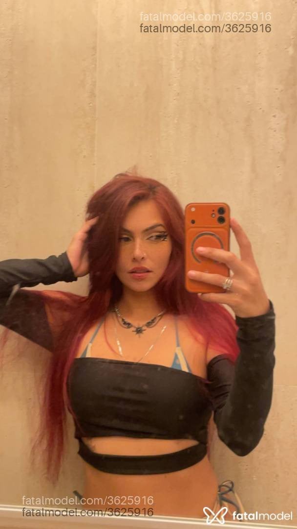 Acompanhante mulher ruiva (o) de olhos castanhos - Catarinna
