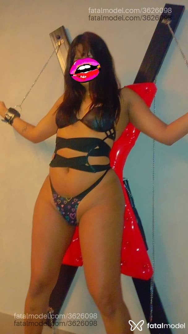 Acompanhante mulher trans morena (o) de olhos cinza - Yume Kan