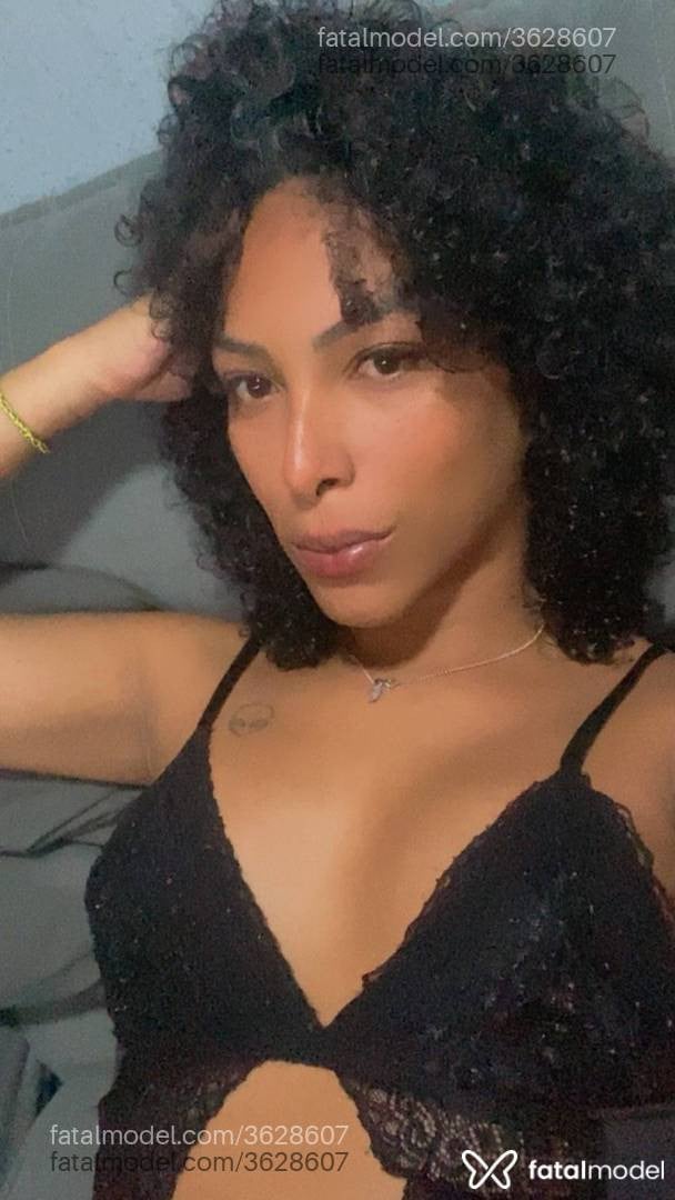 Acompanhante mulher trans morena (o) de olhos castanhos - Pietra