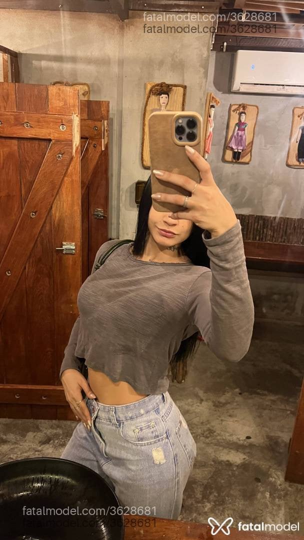 Acompanhante mulher morena (o) de olhos verdes - Sufistinhasp