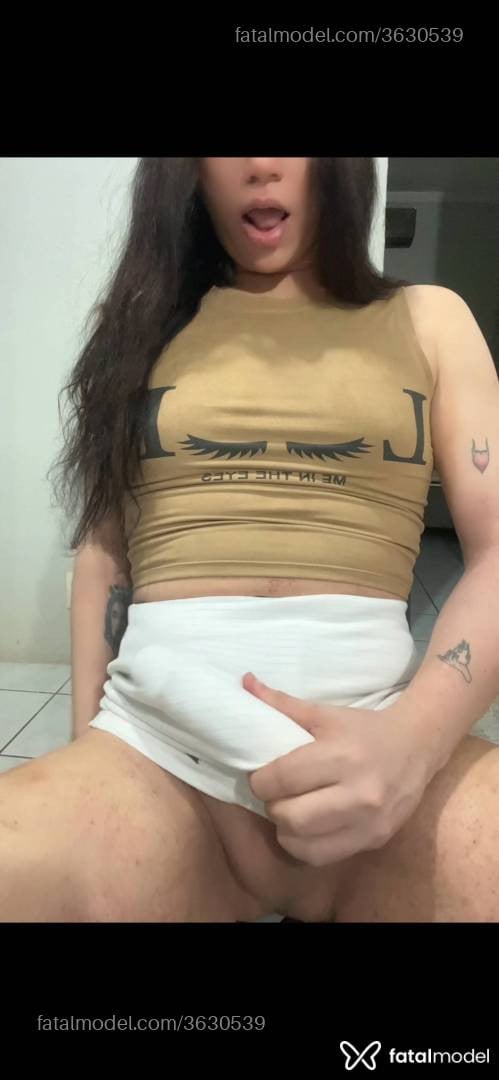 Acompanhante mulher trans morena (o) de olhos castanhos - Universitariahot