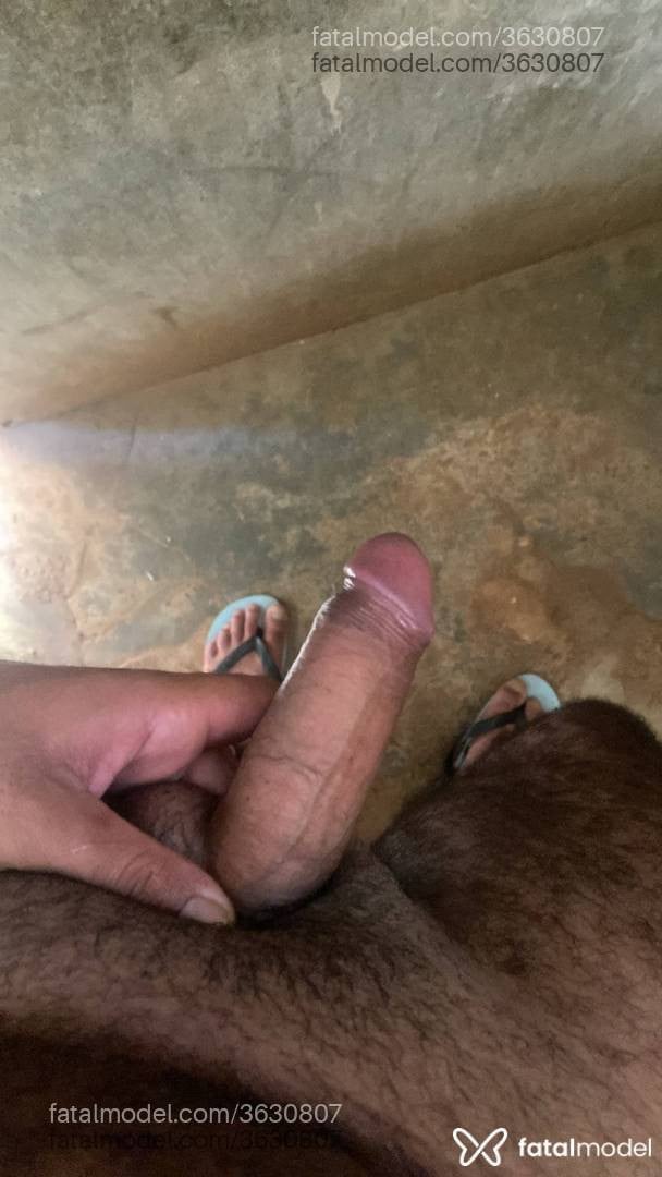 Acompanhante homem com cabelo grisalho de olhos castanhos - Vitor
