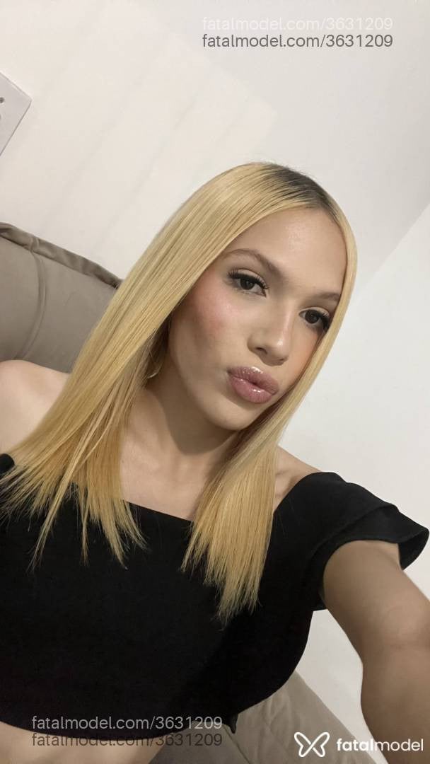 Acompanhante mulher trans loira (o) de olhos castanhos - Angel
