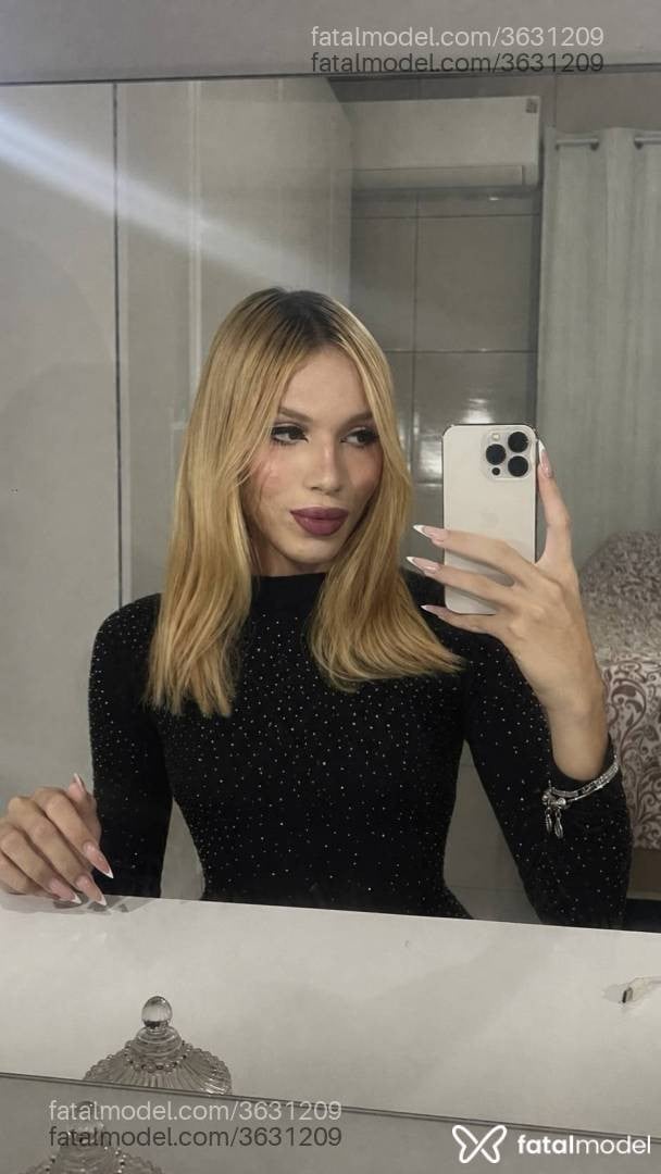 Acompanhante mulher trans loira (o) de olhos castanhos - Angel